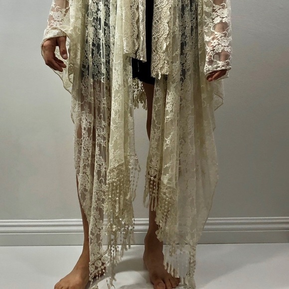 Lace Butterfly Throw w/Fringe - Picture 10 of 12